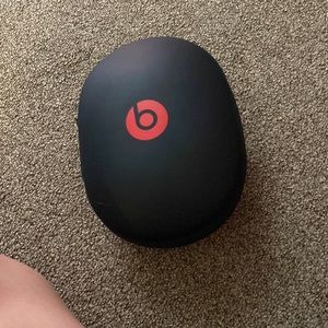 Rose gold bluetooth brand new beats, case and cord connector included